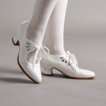Gibson Edwardian Leather Shoes (Soft Ivory)