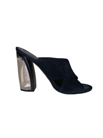 Karmen Heel